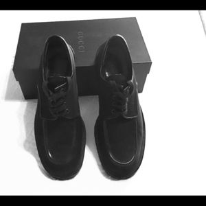 Gucci women’s lace up shoe